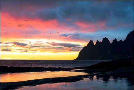 Galleritryck  Mountain peaks and midnight sun, Tungeneset, Senja island - Roberto Sysa Moiola