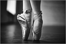 Galleritryck  En ballerinas fötter under övningen