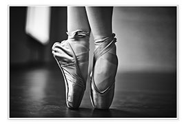 Poster  En ballerinas fötter under övningen