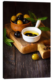 Canvastavla  Green and black olives